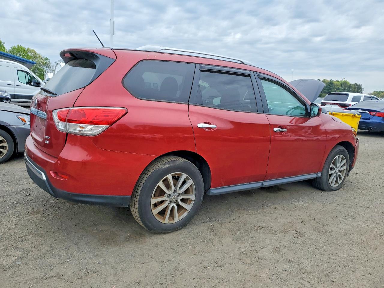 Nissan Pathfinder Sv