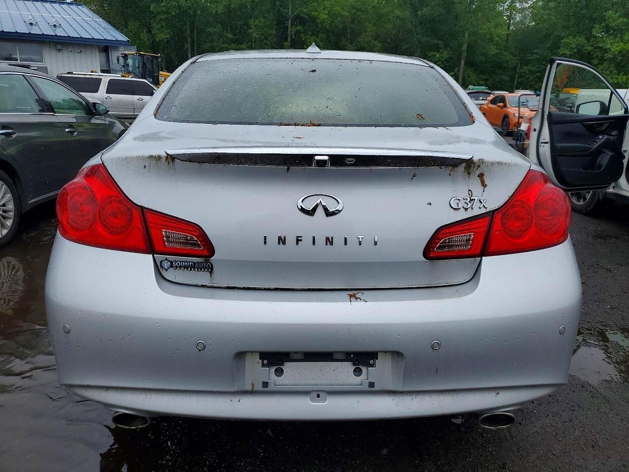 INFINITI G37 X