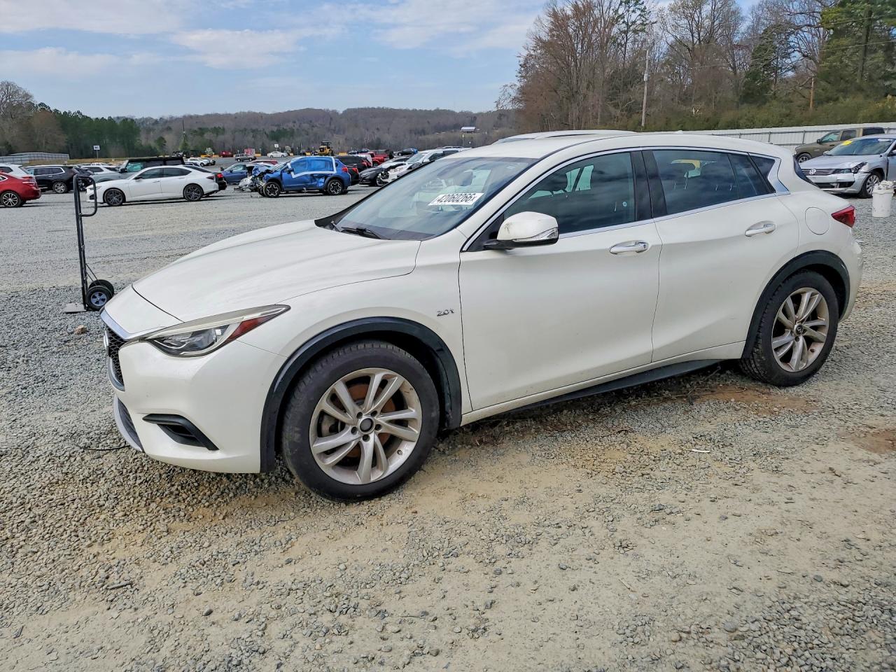 Salvage INFINITI Qx Image