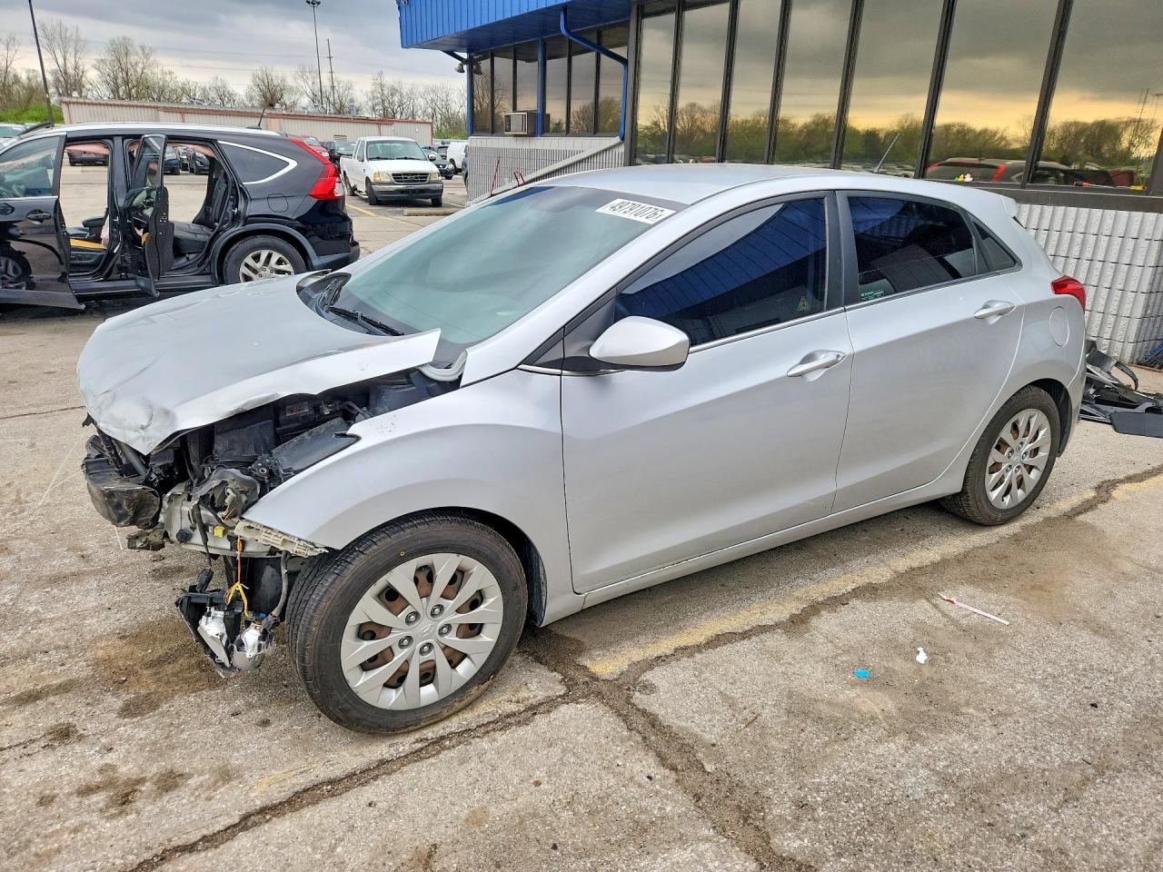 Salvage Hyundai ELANTRA Image