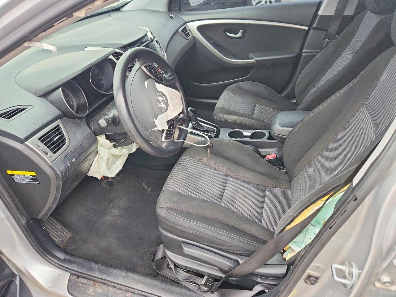 Hyundai ELANTRA Base