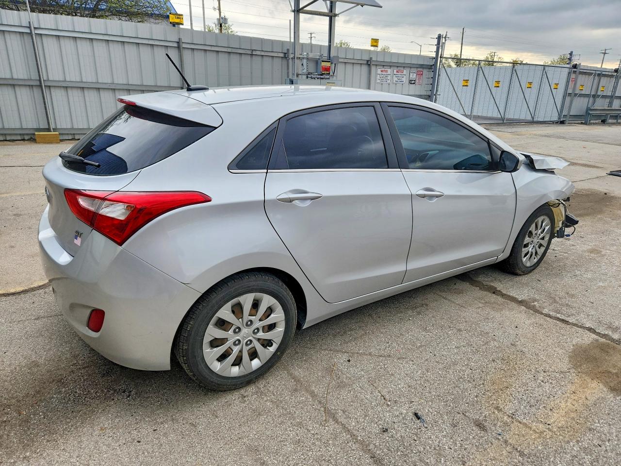 Hyundai ELANTRA Base