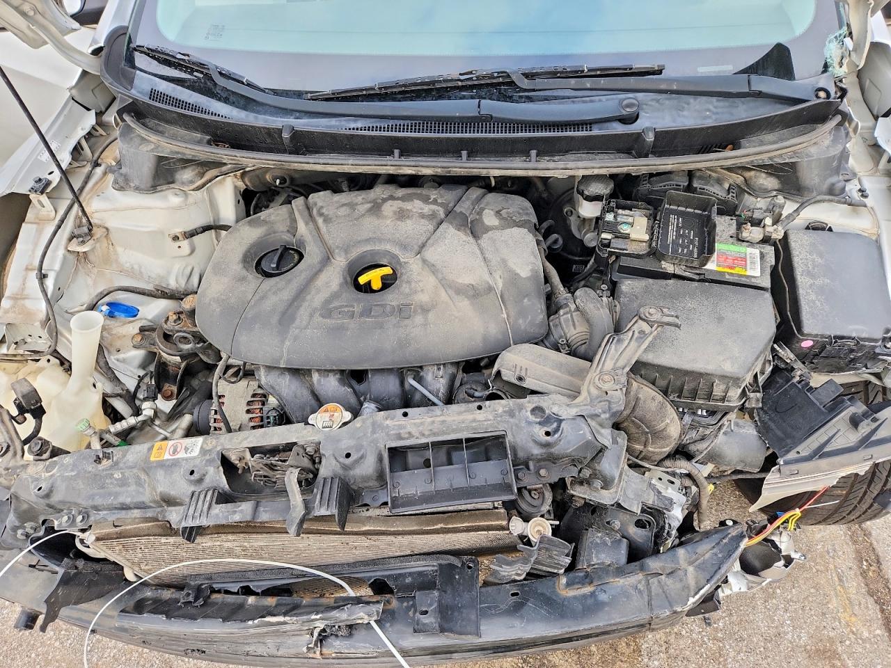 Hyundai ELANTRA Base