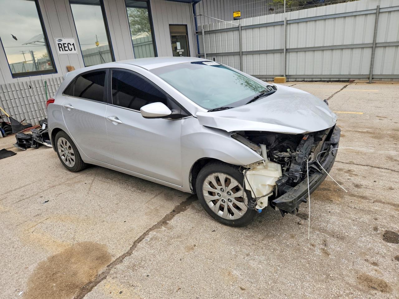 Hyundai ELANTRA Base