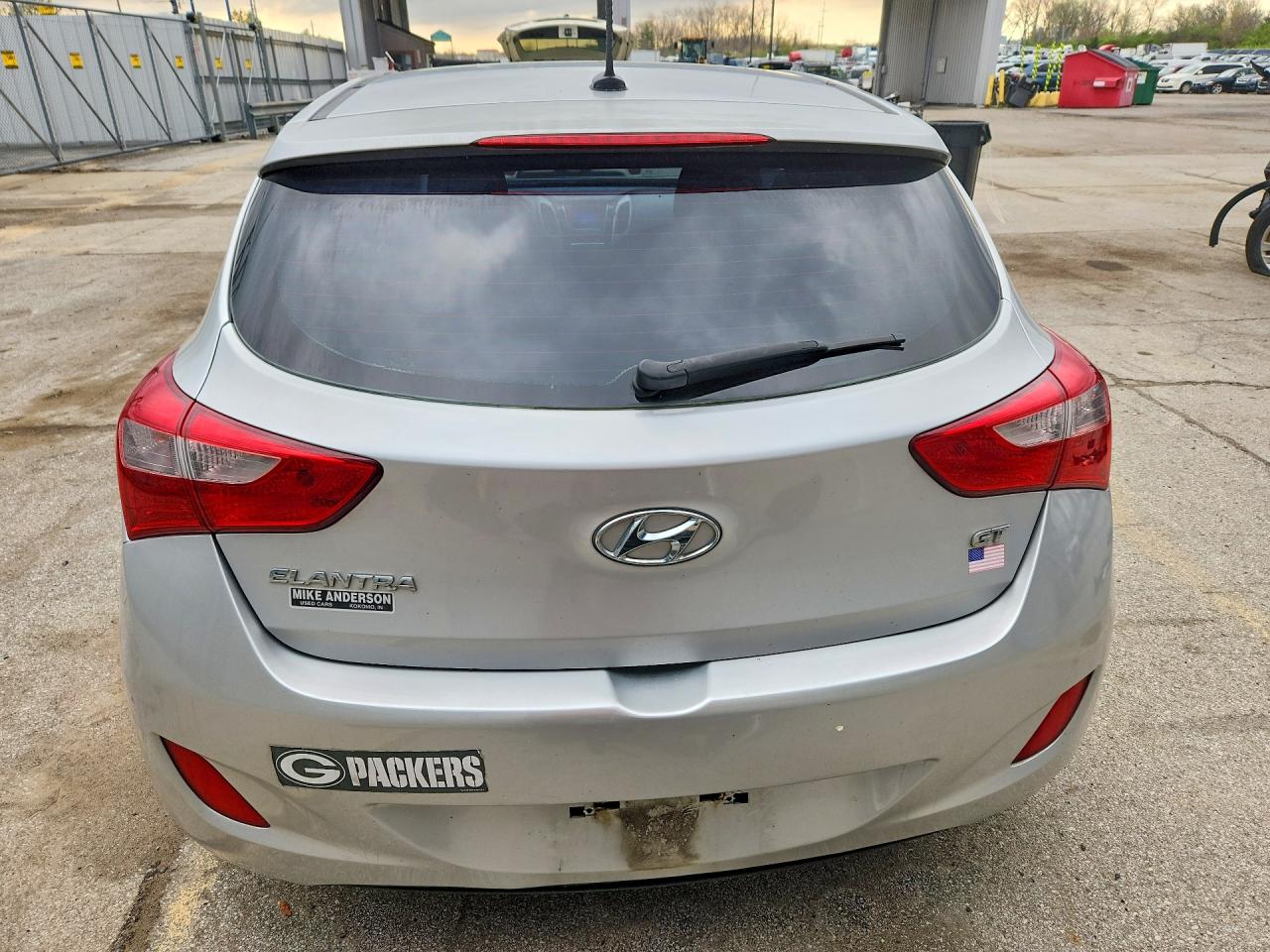 Hyundai ELANTRA Base