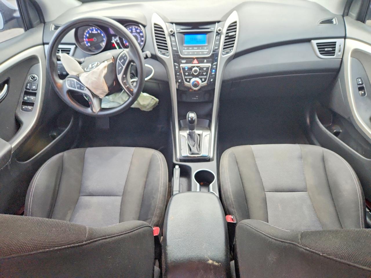 Hyundai ELANTRA Base