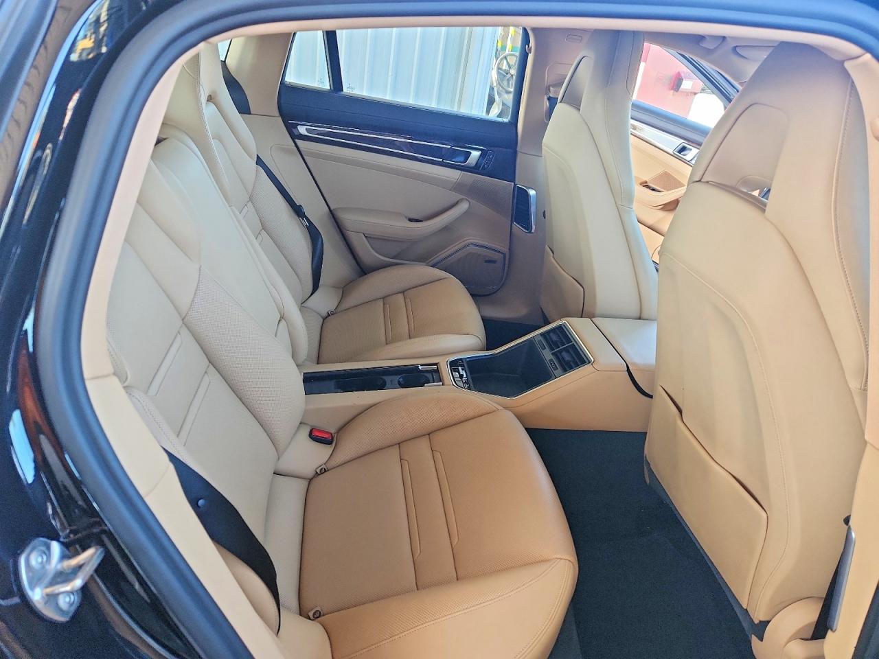 Porsche Panamera 4
