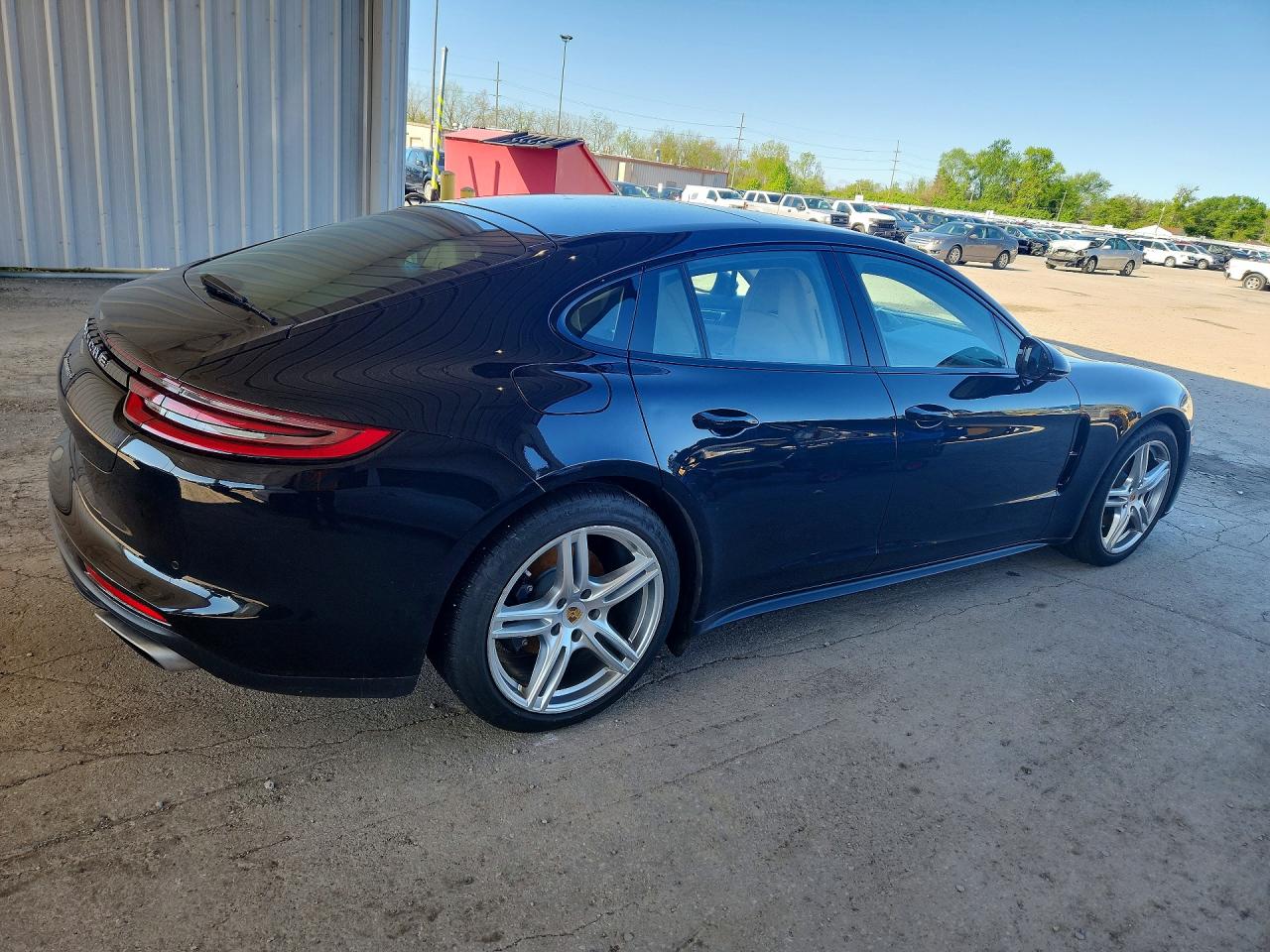 Porsche Panamera 4