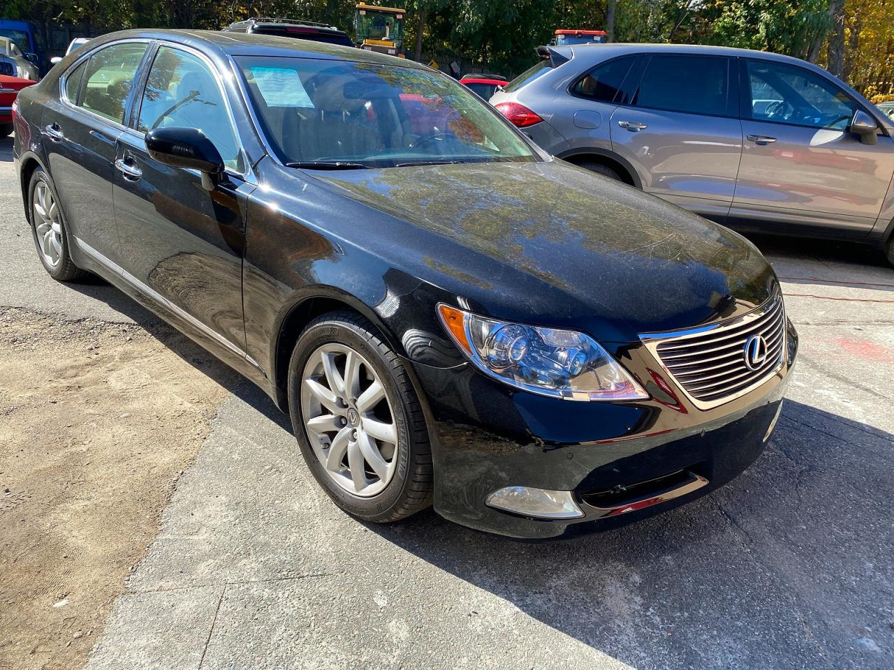 Salvage Lexus LS Image
