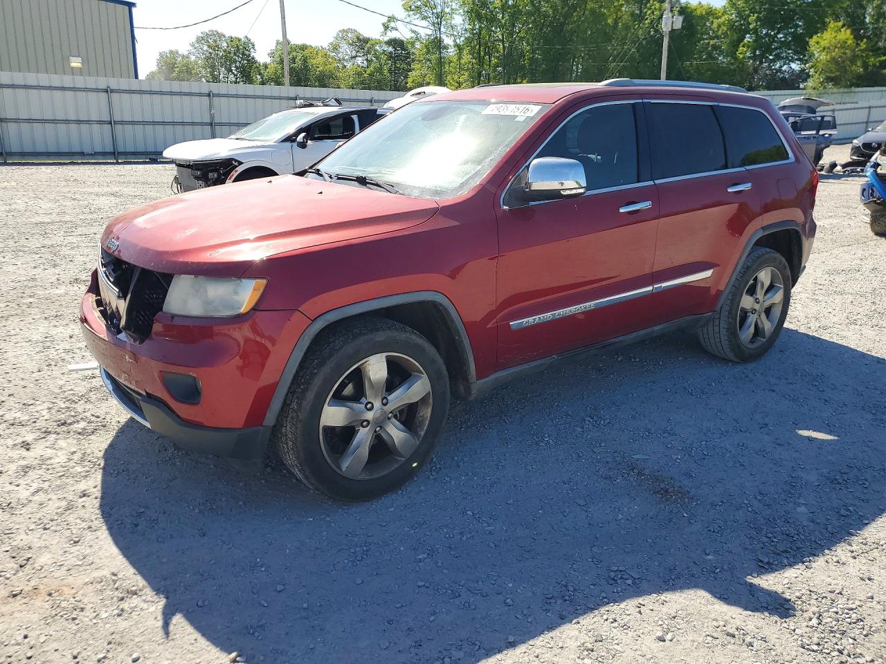 Salvage Jeep Cherokee Image
