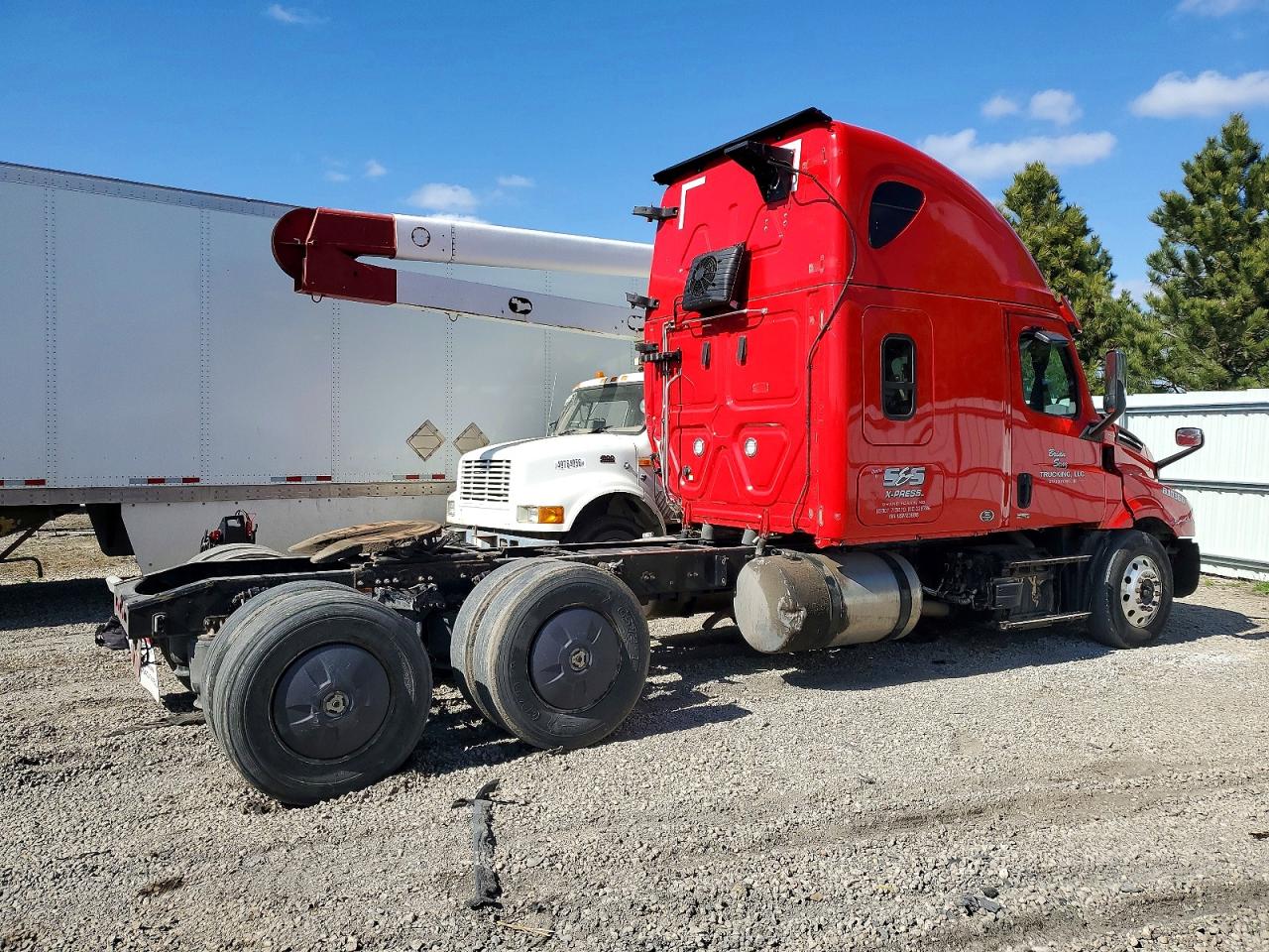 Freigliner Cascadia 126