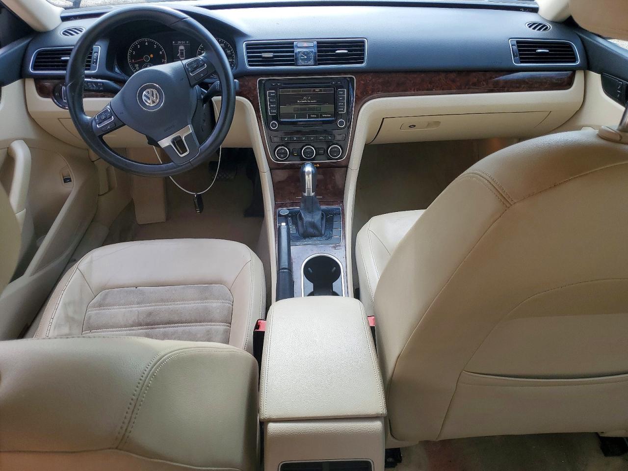 Volkswagen Passat Sel