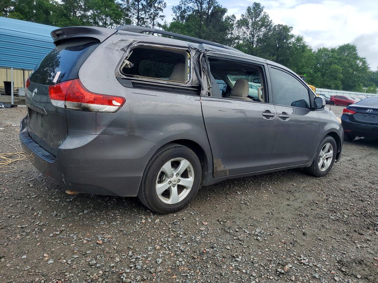 Toyota Sienna Le