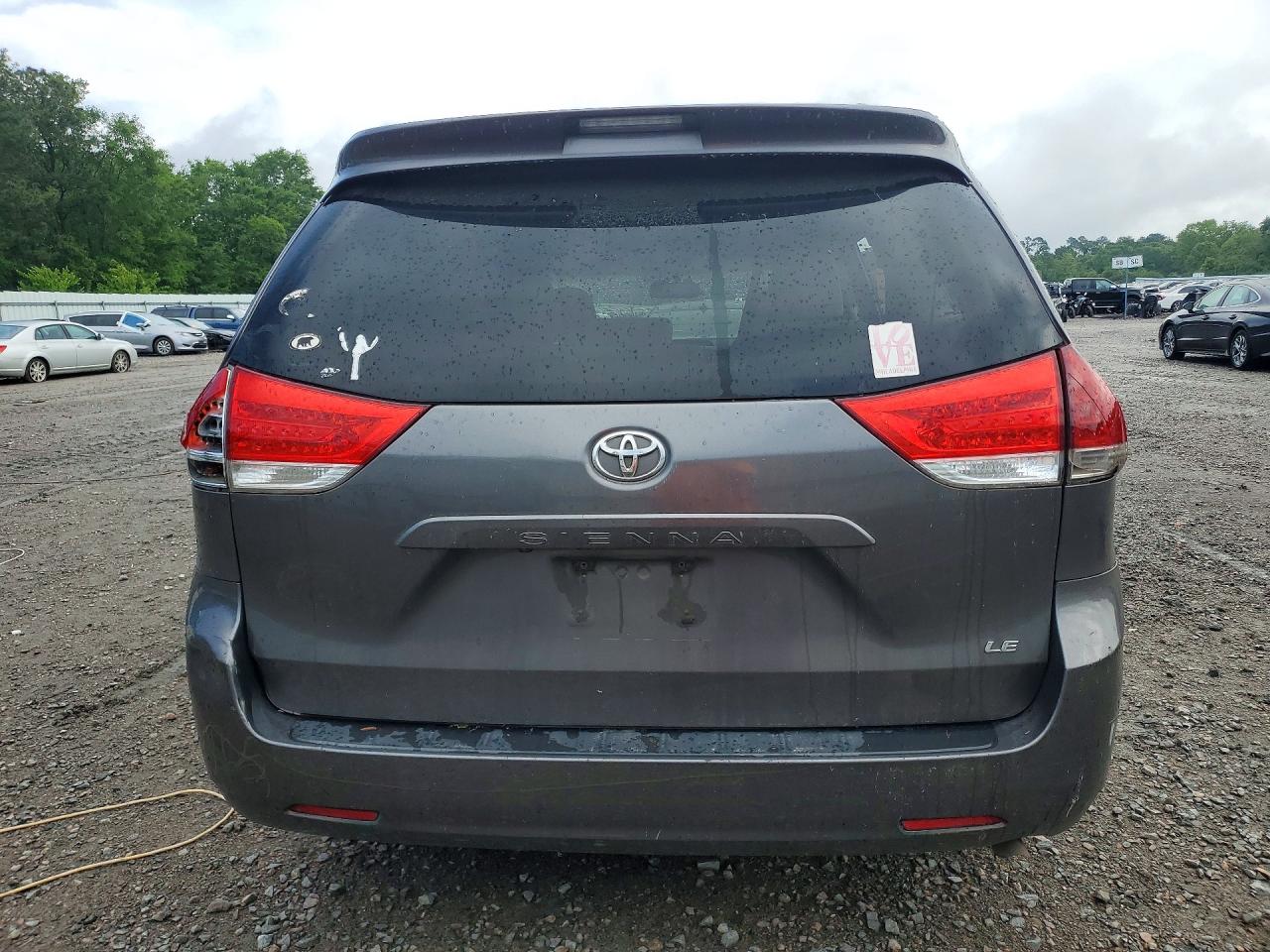Toyota Sienna Le