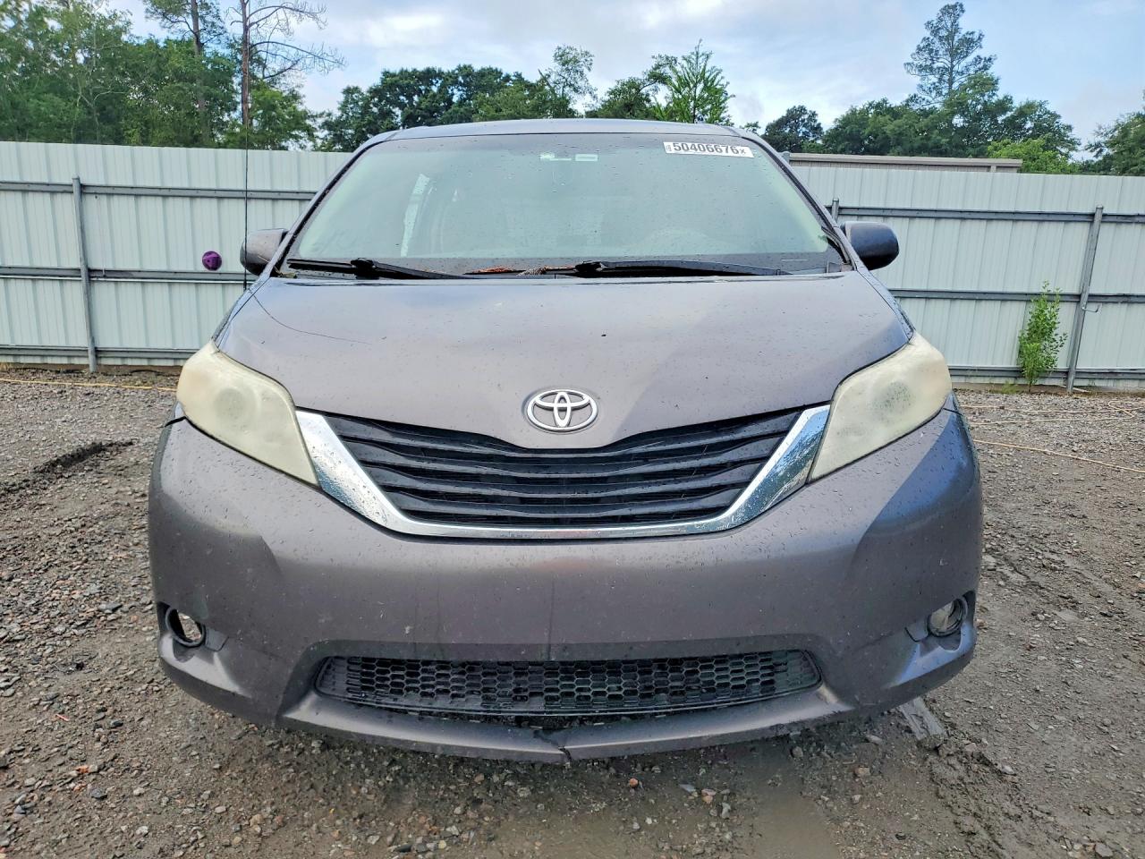 Toyota Sienna Le