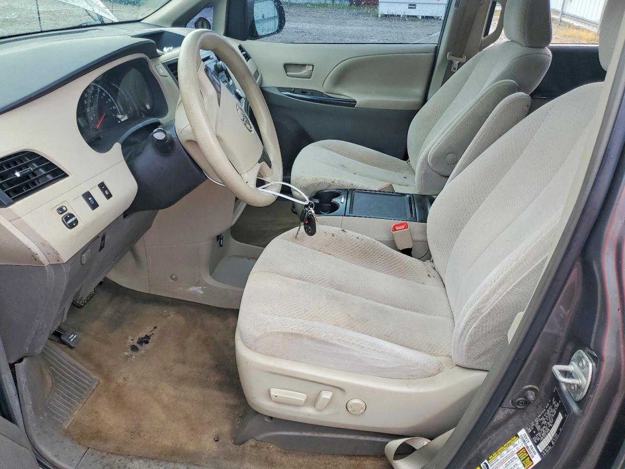 Toyota Sienna Le