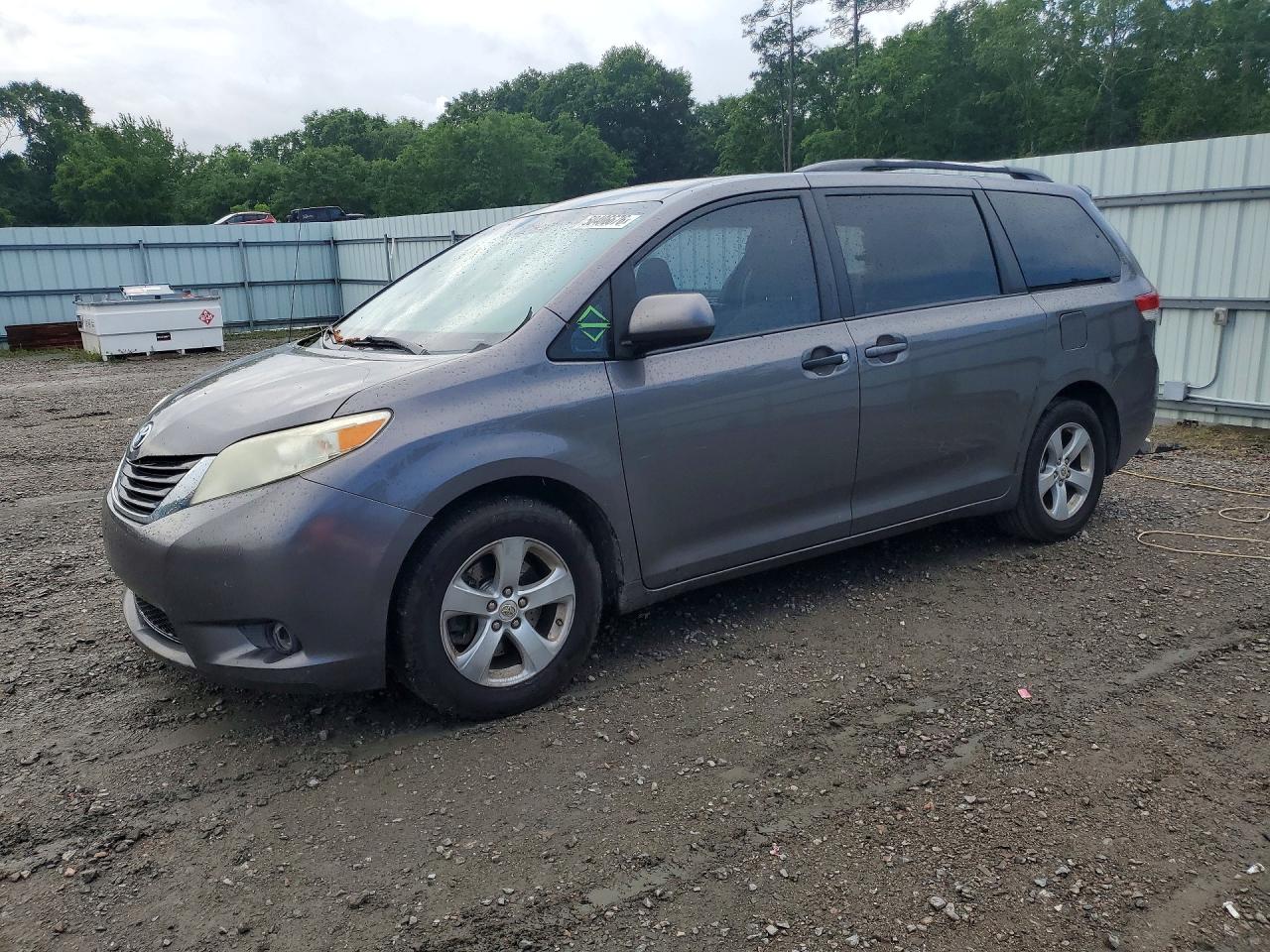 Salvage Toyota Sienna Image