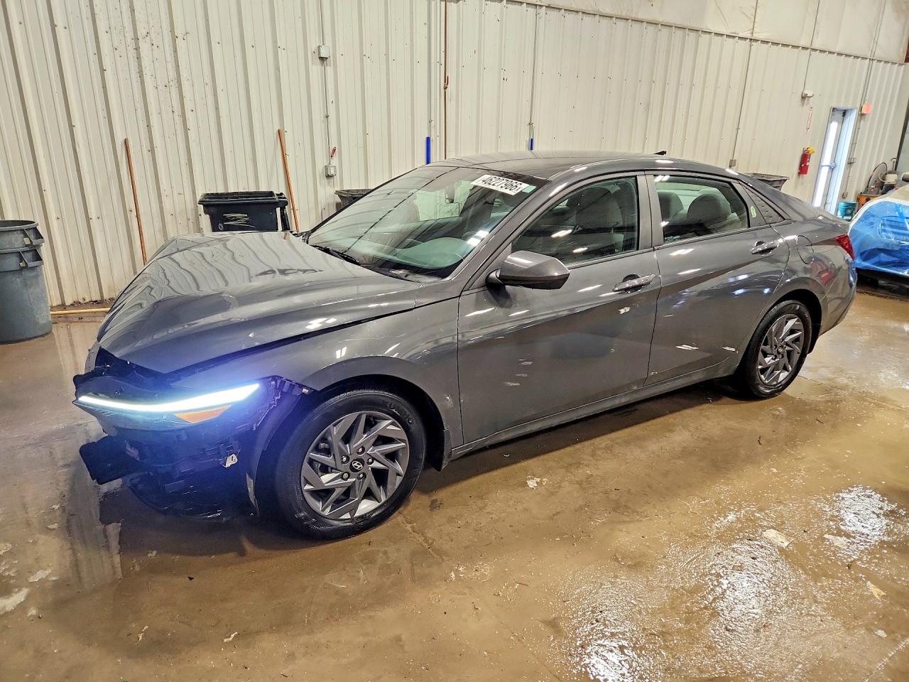 Salvage Hyundai ELANTRA Image