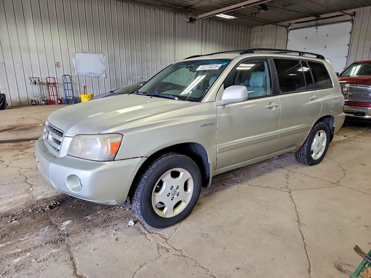 Salvage Toyota Highlander Image
