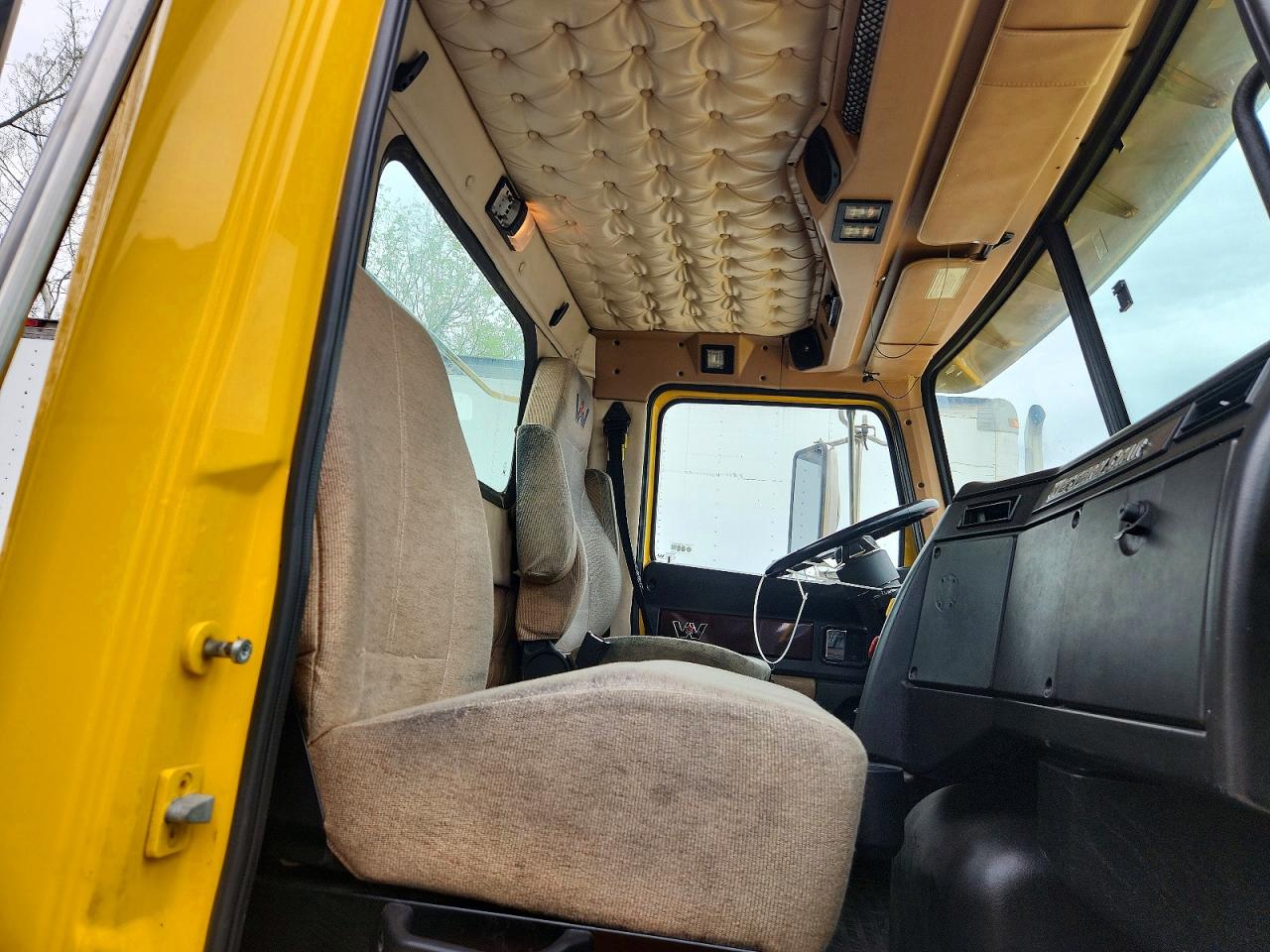 Western Star Auto Car 4700