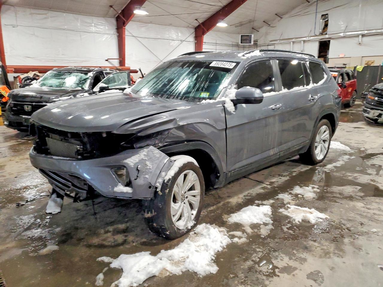 Salvage Volkswagen Atlas Image