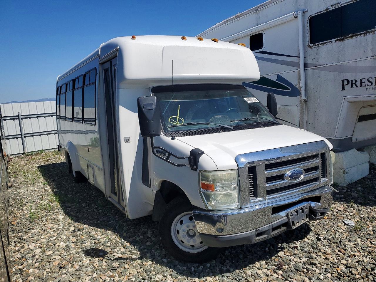Salvage Elkhart Bus Image