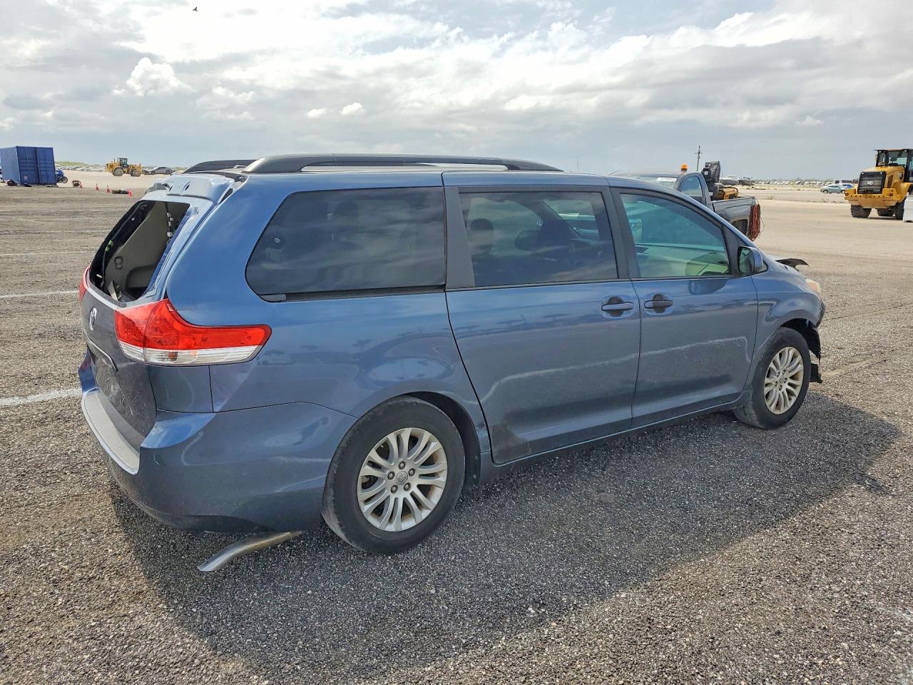 Toyota Sienna Xle 8-passenger