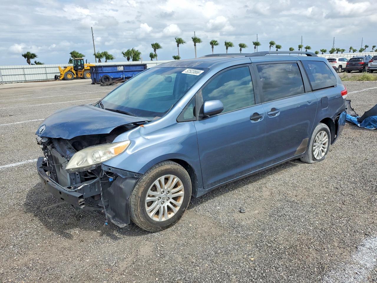 Salvage Toyota Sienna Image