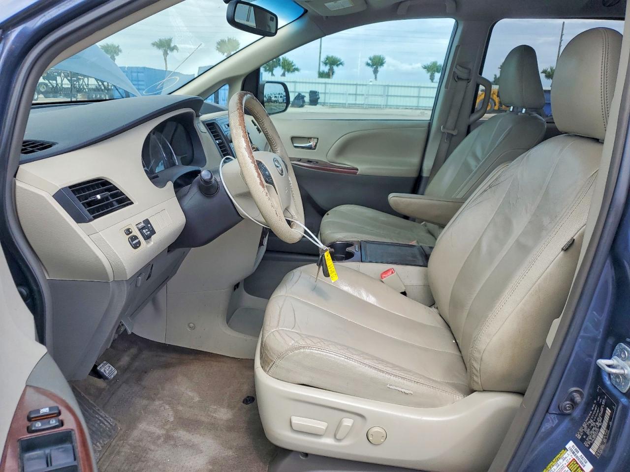 Toyota Sienna Xle 8-passenger
