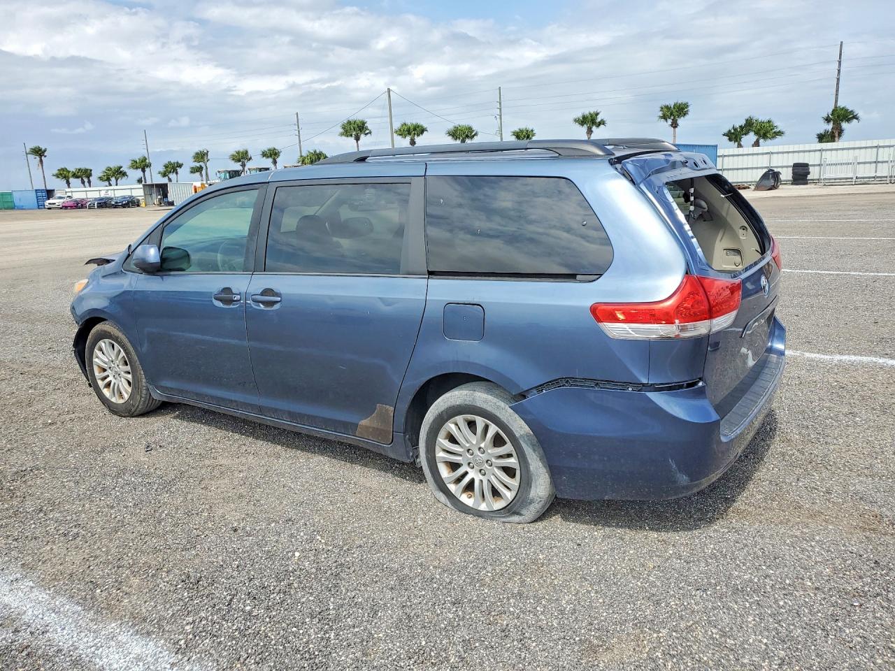 Toyota Sienna Xle 8-passenger