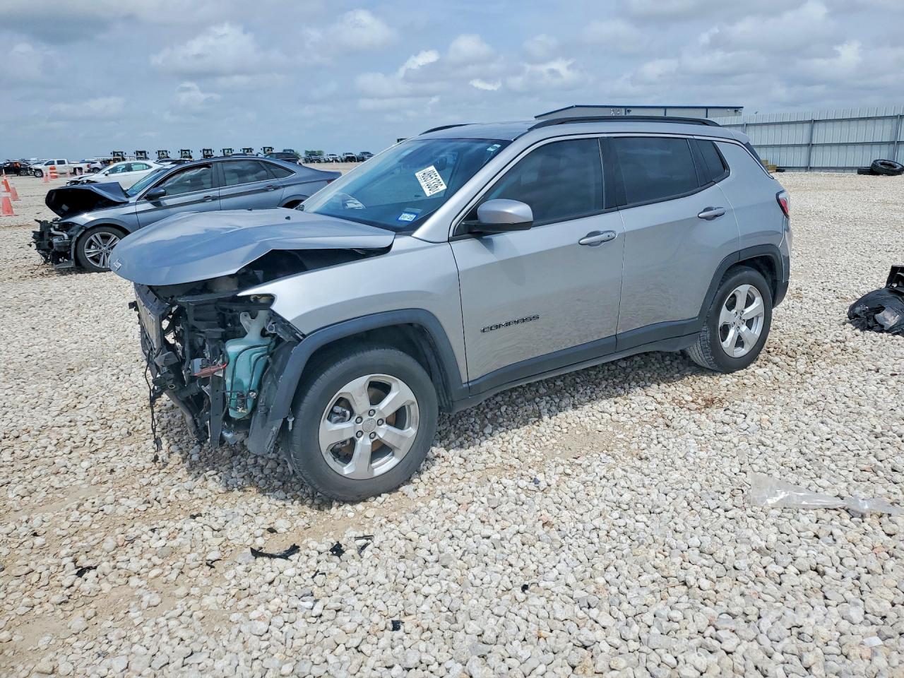 Salvage Jeep Compass Image
