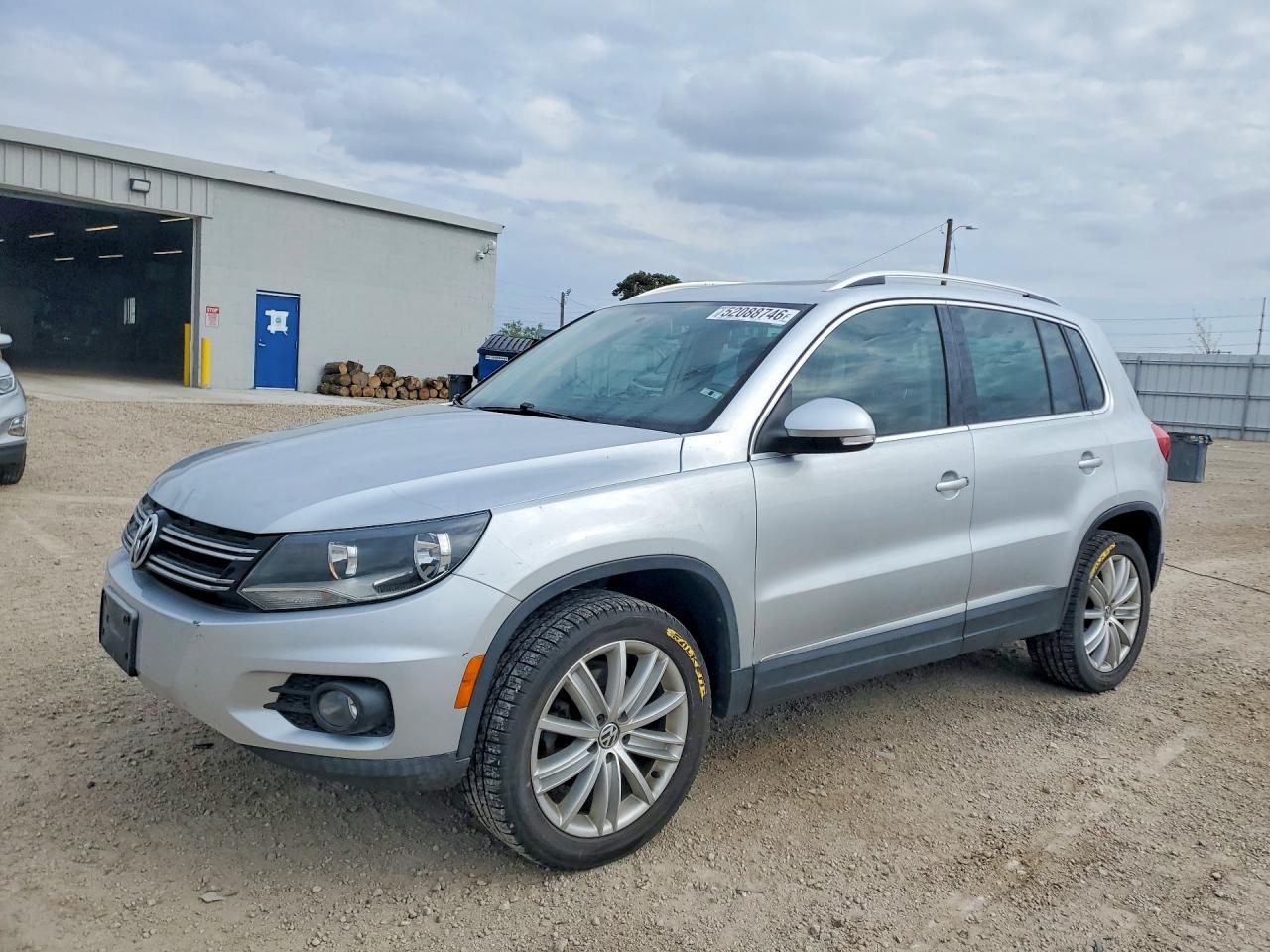 Salvage Volkswagen Tiguan Image