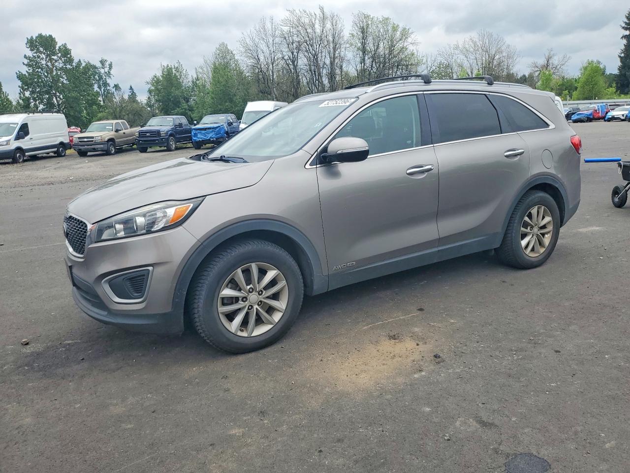 Salvage Kia Sorento Image