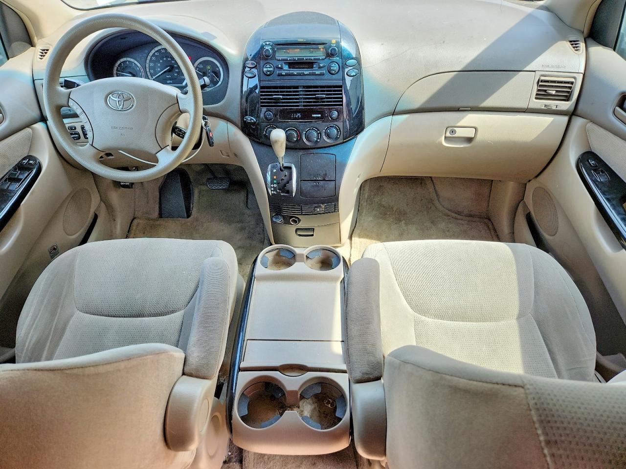 Toyota Sienna Le 8 Passenger