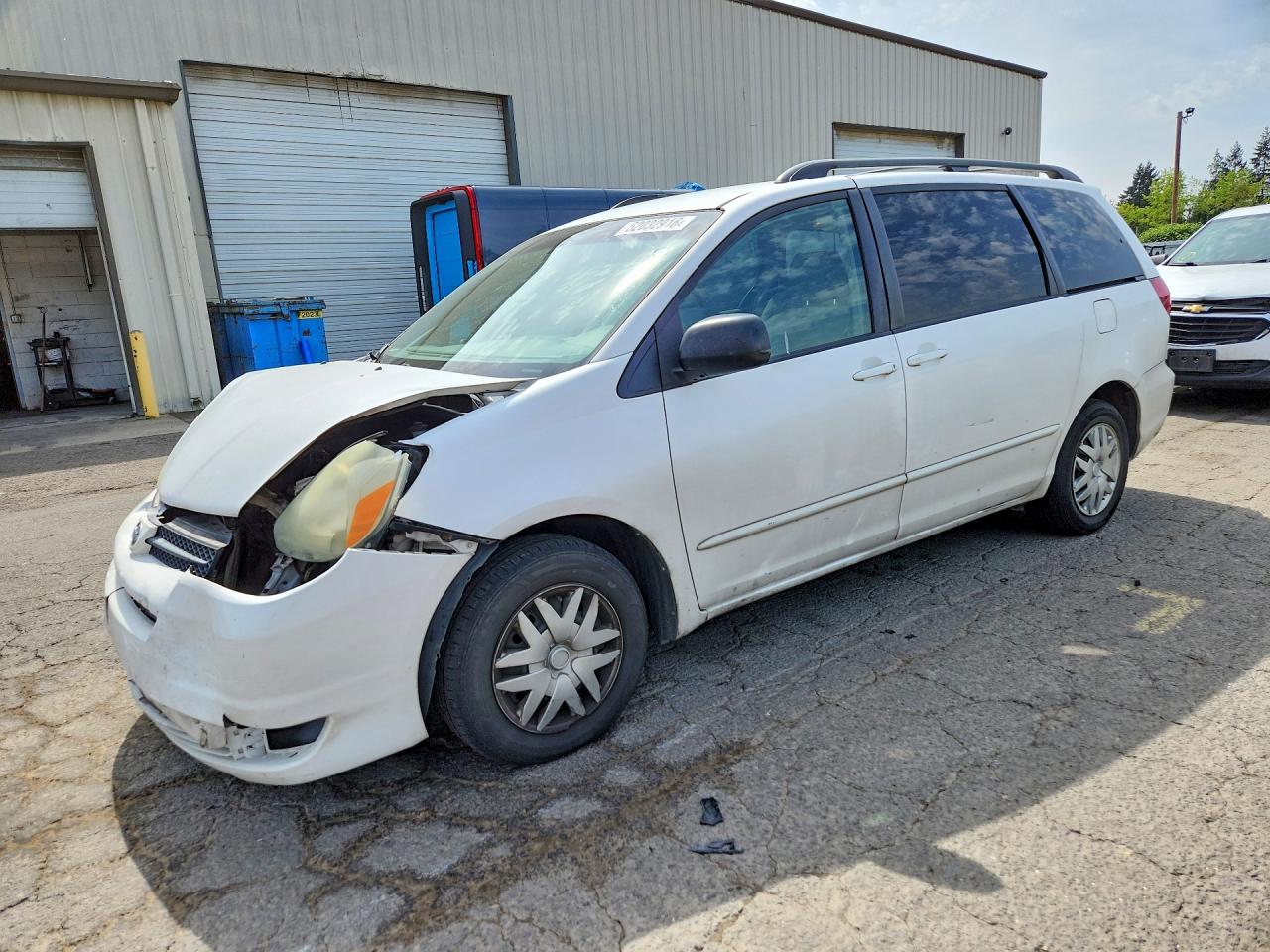 Salvage Toyota Sienna Image
