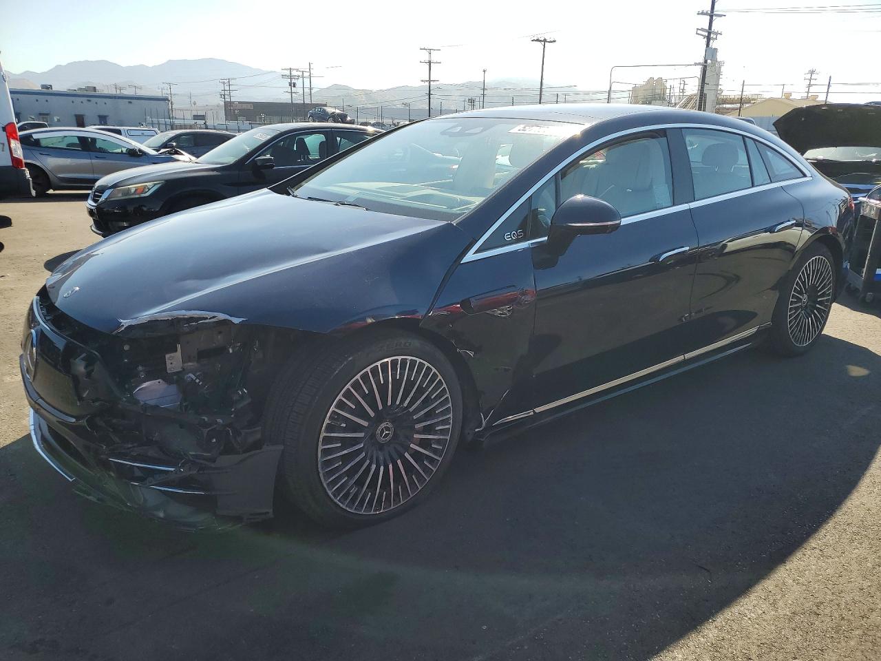 Salvage Mercedes-Benz EQS Image