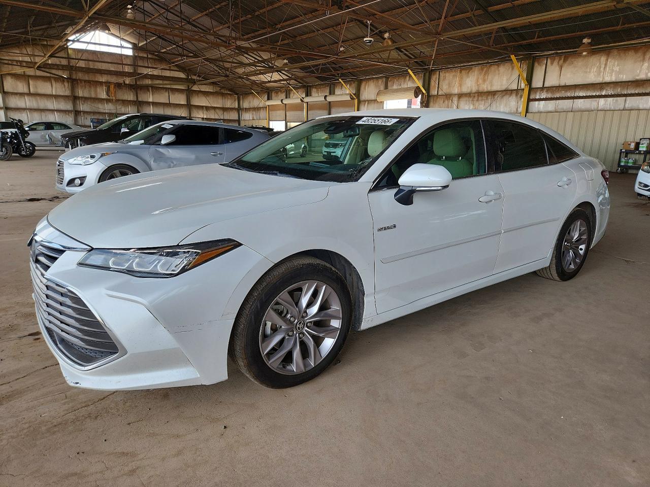 Salvage Toyota Avalon Image
