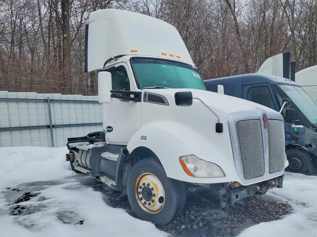 Salvage Kenworth T680 Image
