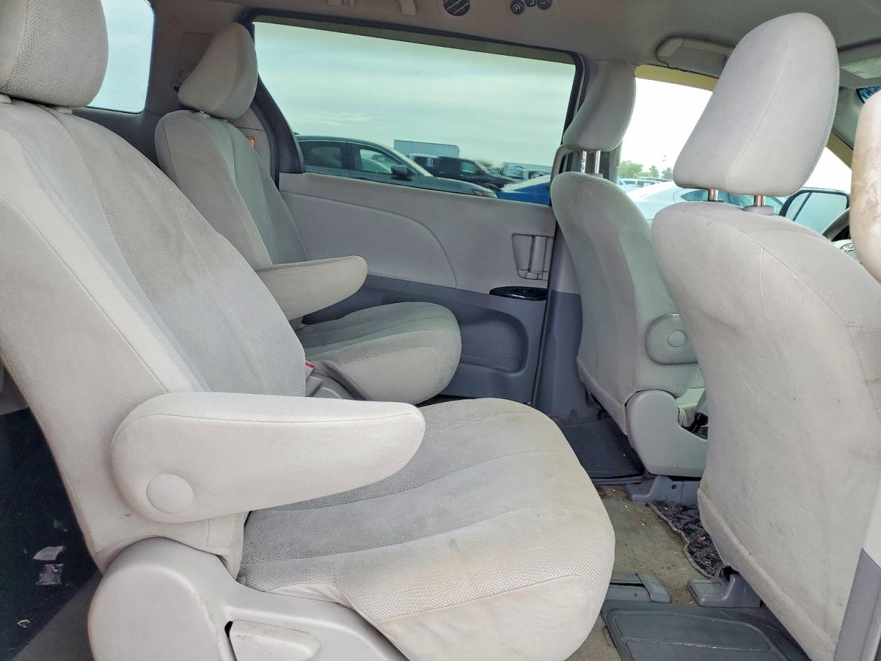 Toyota Sienna L 7-passenger