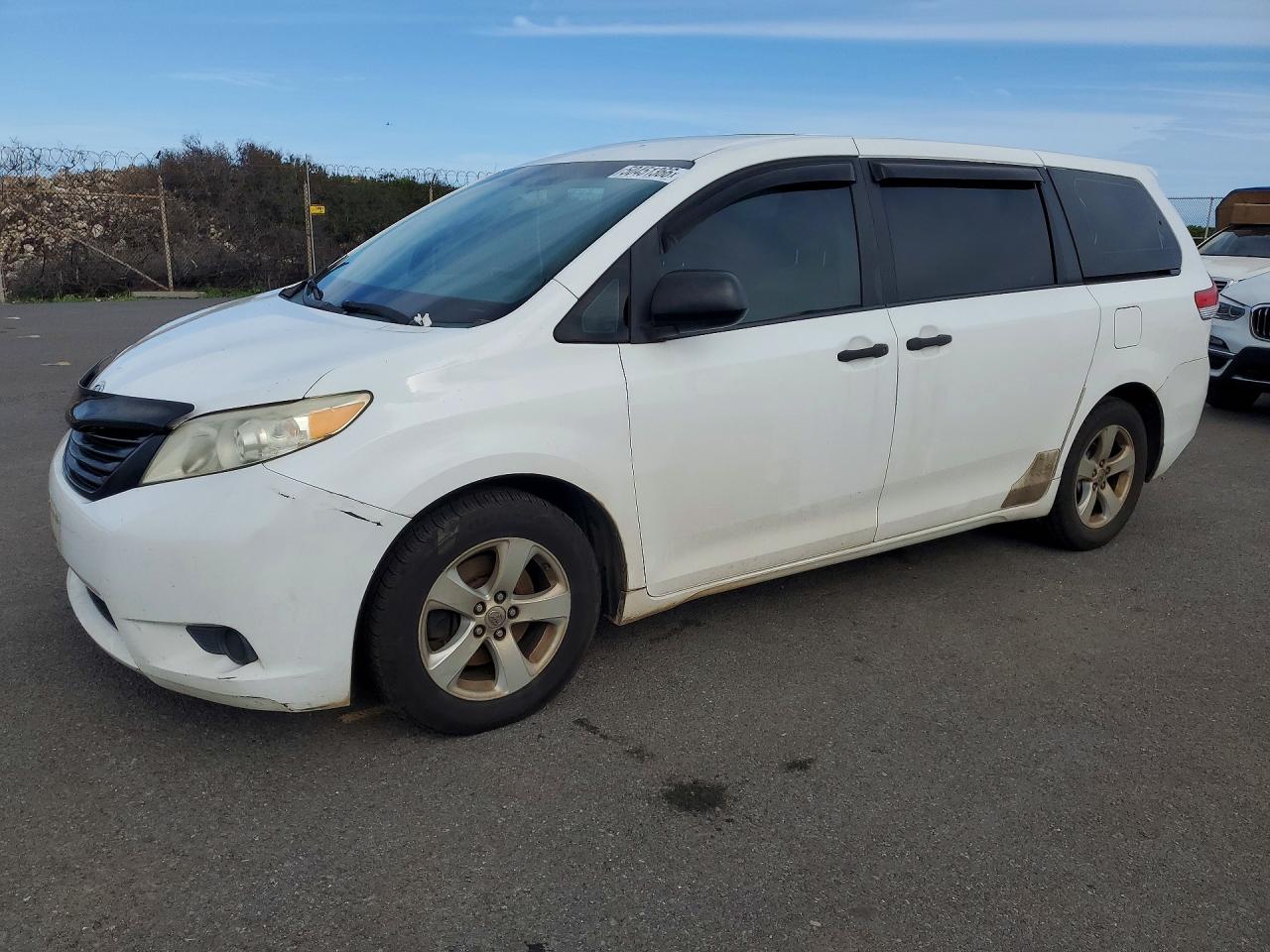 Salvage Toyota Sienna Image