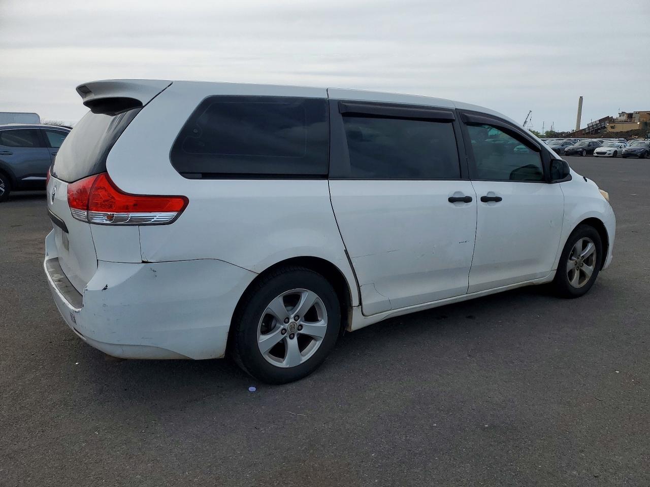 Toyota Sienna L 7-passenger
