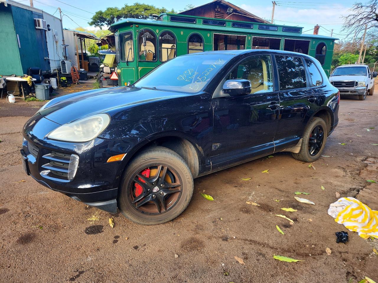 Salvage Porsche Cayenne Image