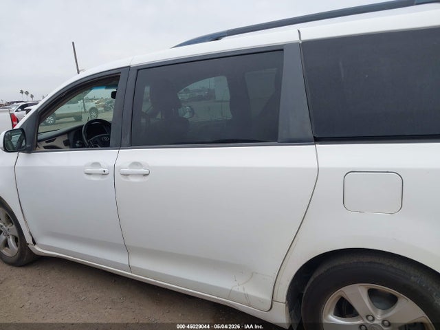 Toyota Sienna Le 8 Passenger