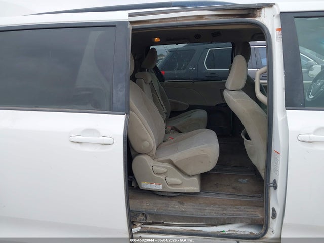 Toyota Sienna Le 8 Passenger