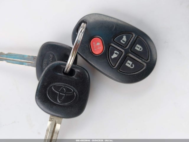 Toyota Sienna Le 8 Passenger