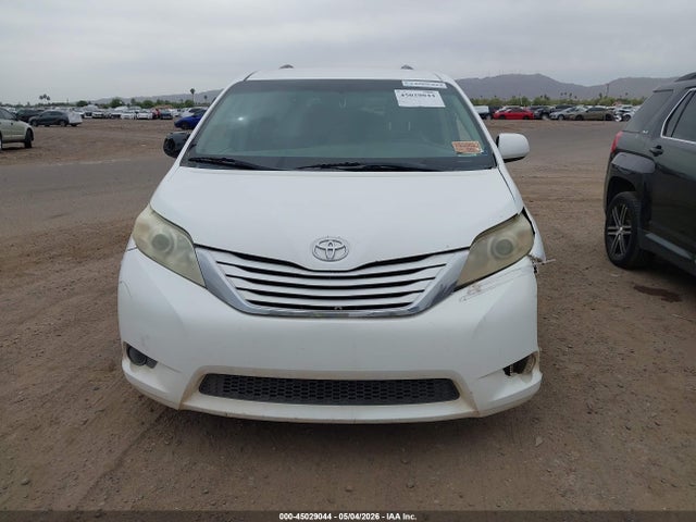 Toyota Sienna Le 8 Passenger