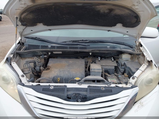 Toyota Sienna Le 8 Passenger