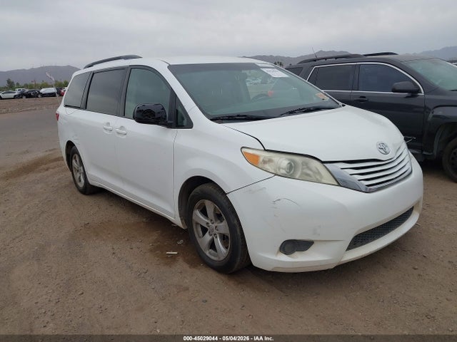 Salvage Toyota Sienna Image
