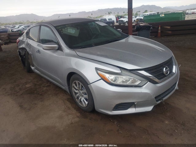Salvage Nissan Altima Image