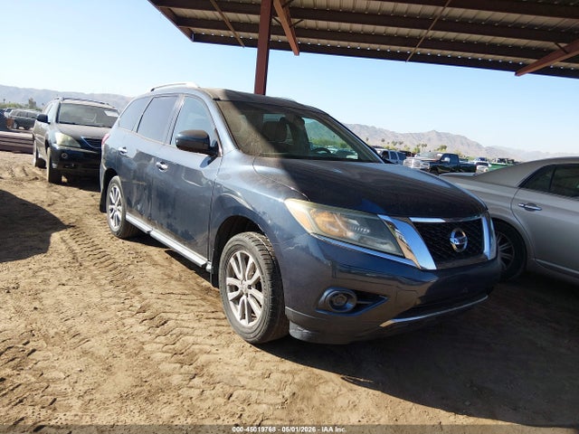 Salvage Nissan Pathfinder Image
